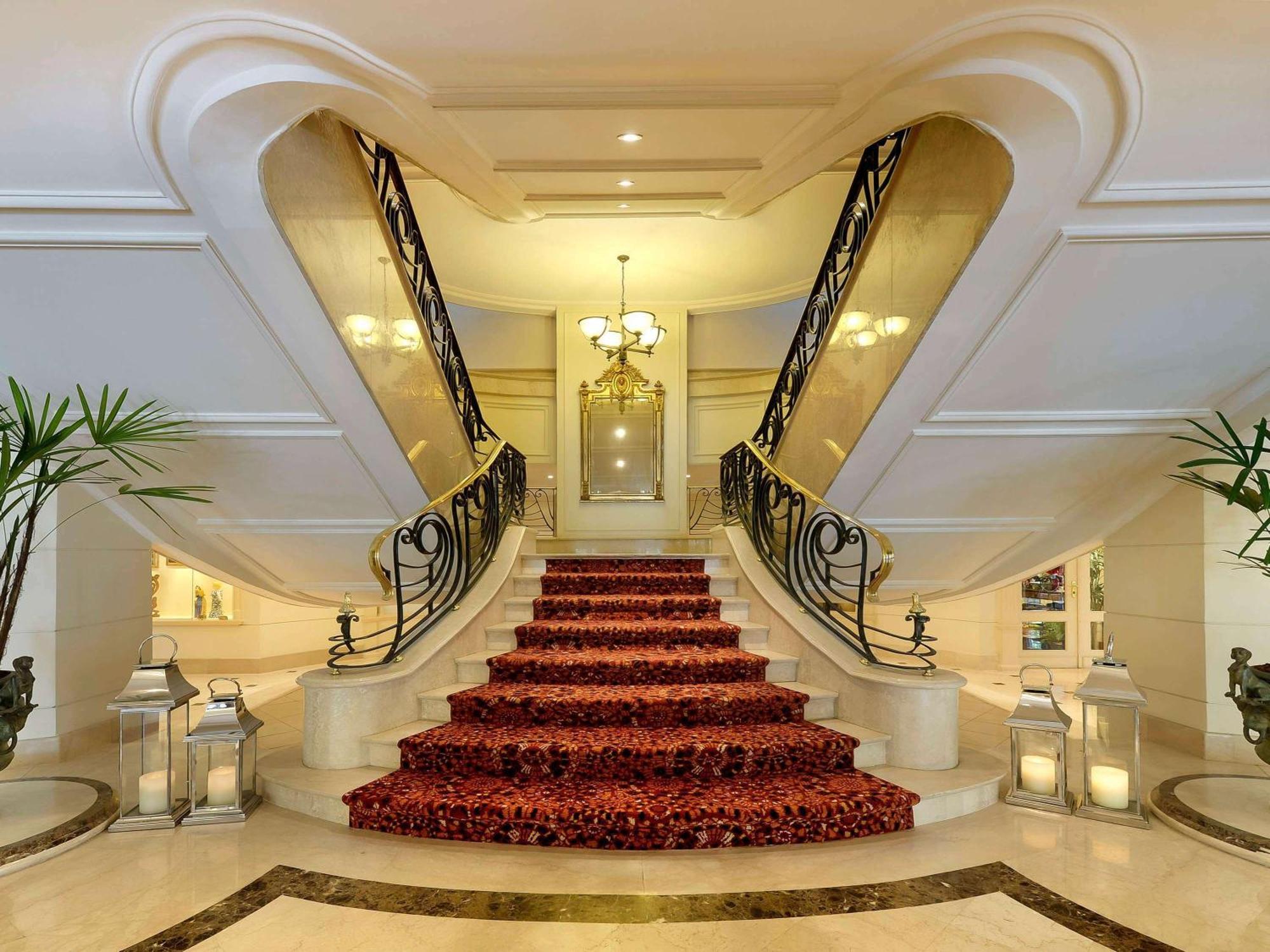 Grand Mercure Sao Paulo Ibirapuera Eksteriør bilde The staircase at the lobby